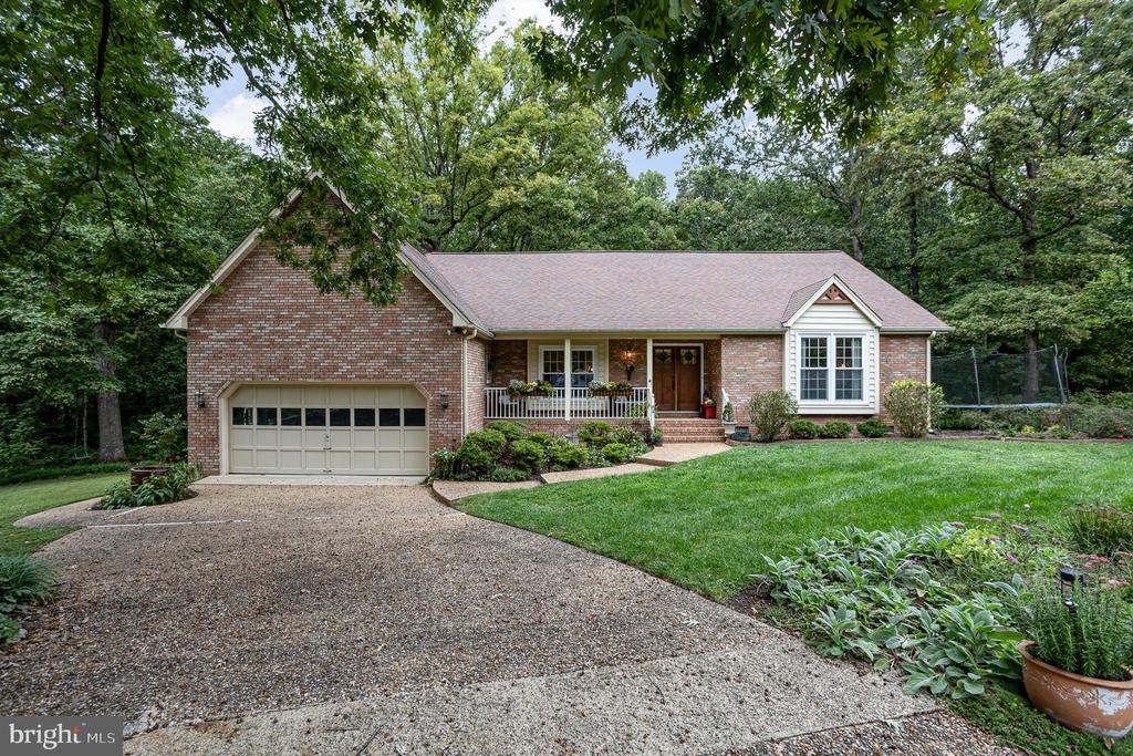 5 BAINBRIDGE LANE
