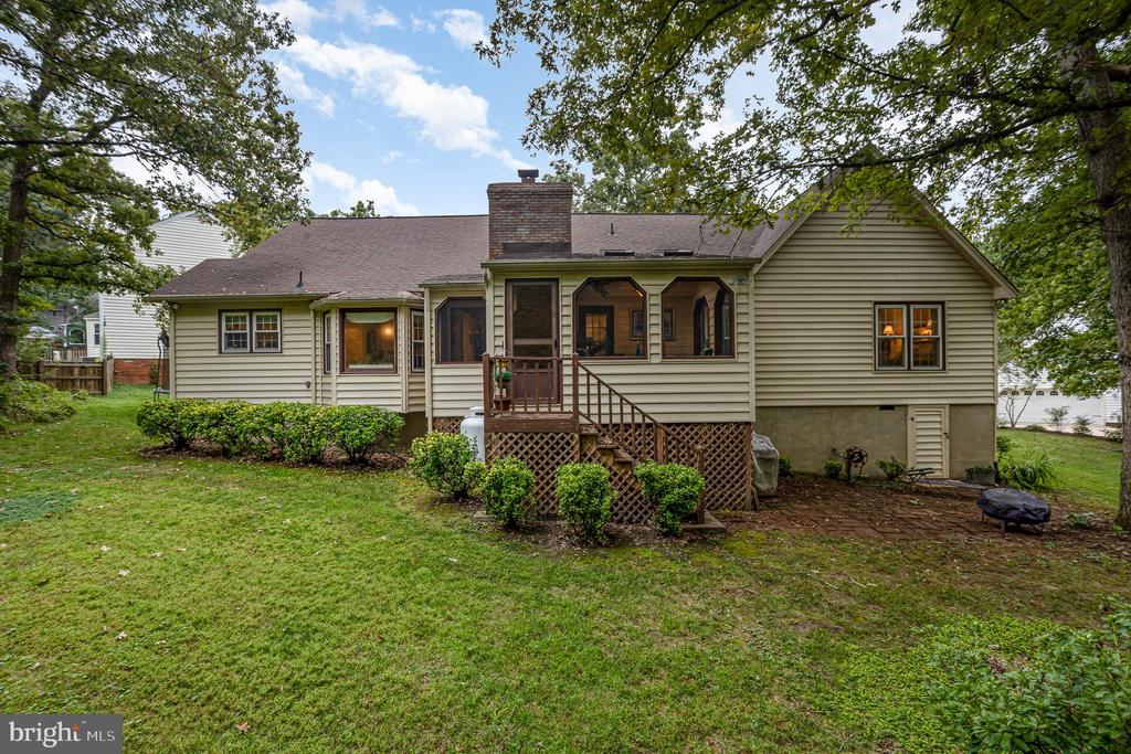 5 BAINBRIDGE LANE
