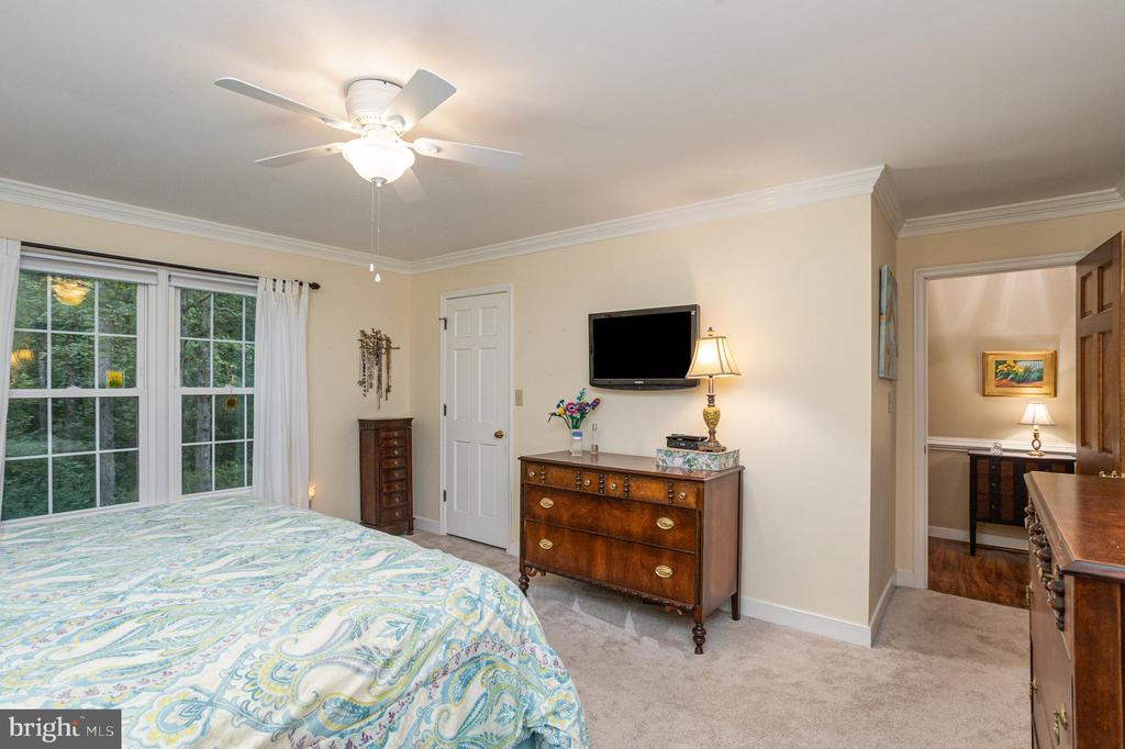 5 BAINBRIDGE LANE