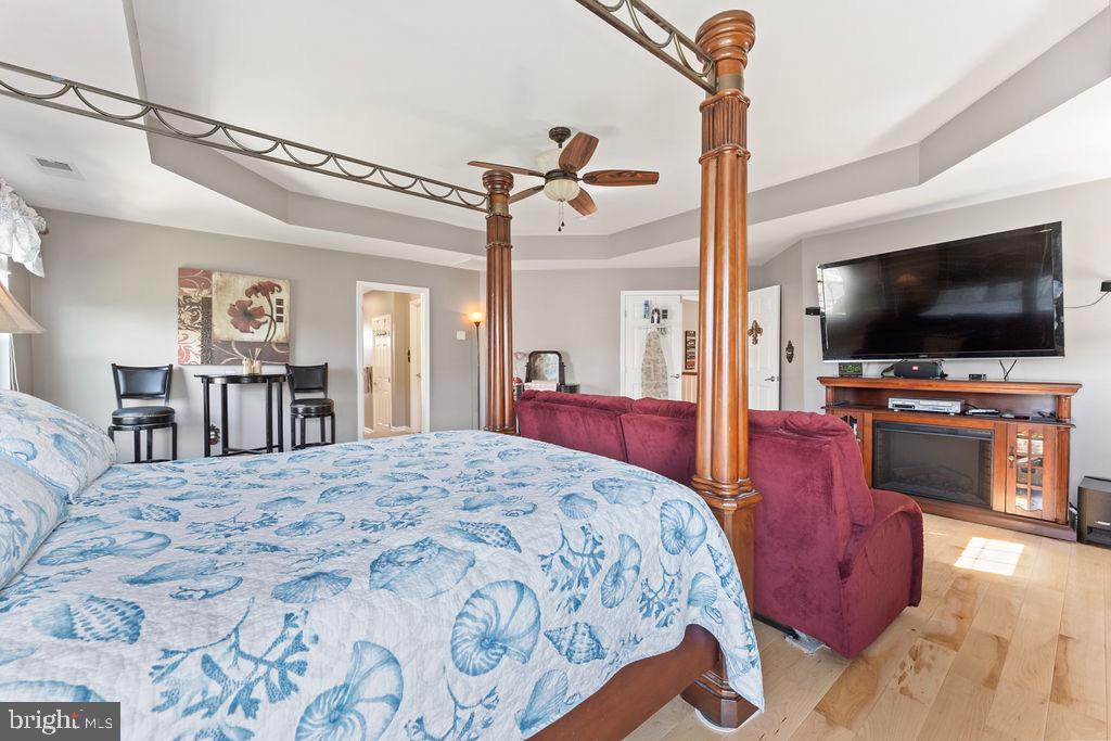9418 DEEP CREEK LANE
