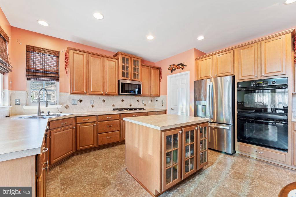 9418 DEEP CREEK LANE