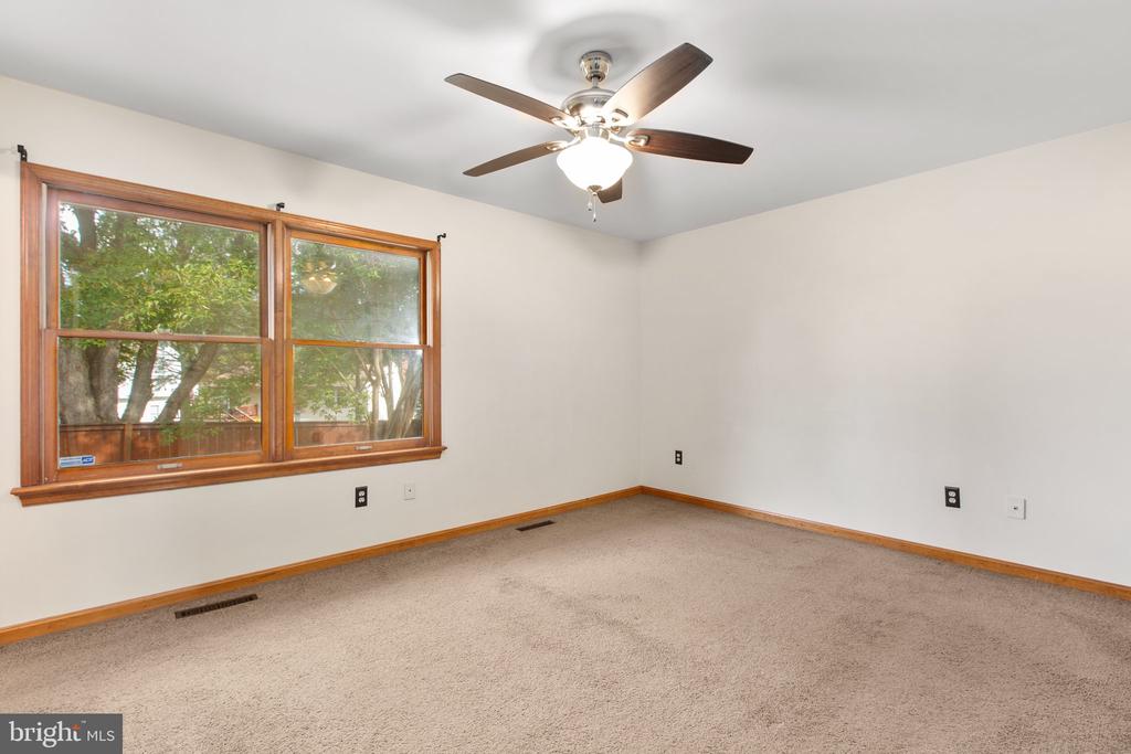 805 SHAMROCK DRIVE