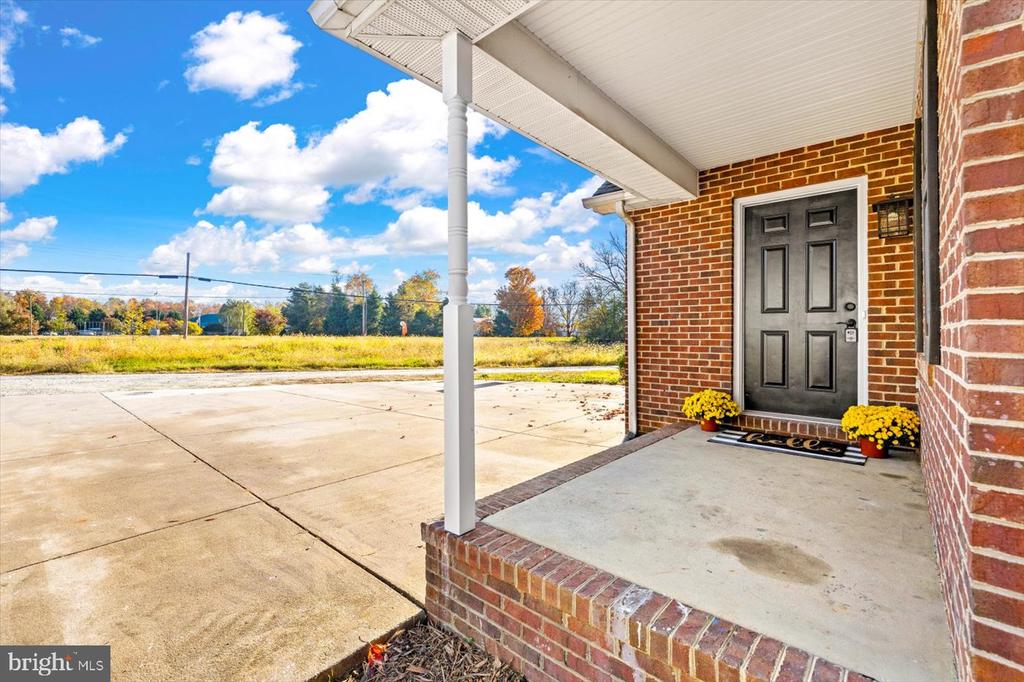 10534 COLES LANE