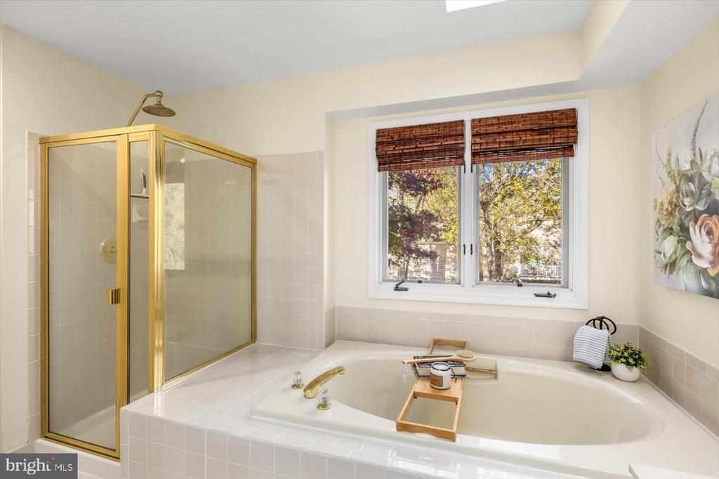 6229 SWEETBRIAR DRIVE