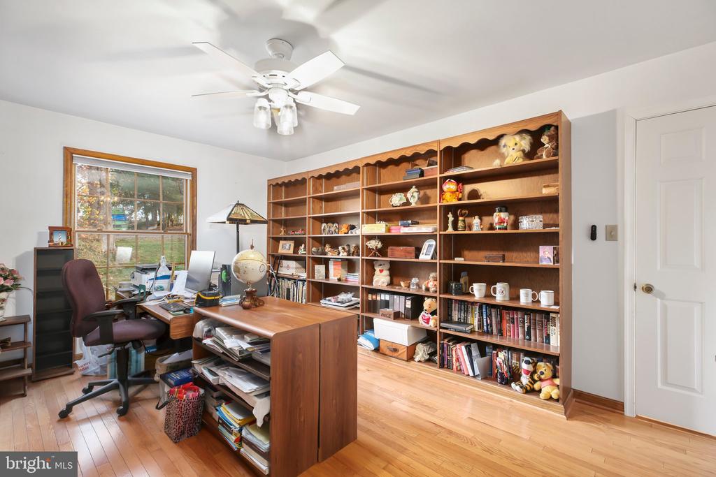 1600 CLOVER DRIVE