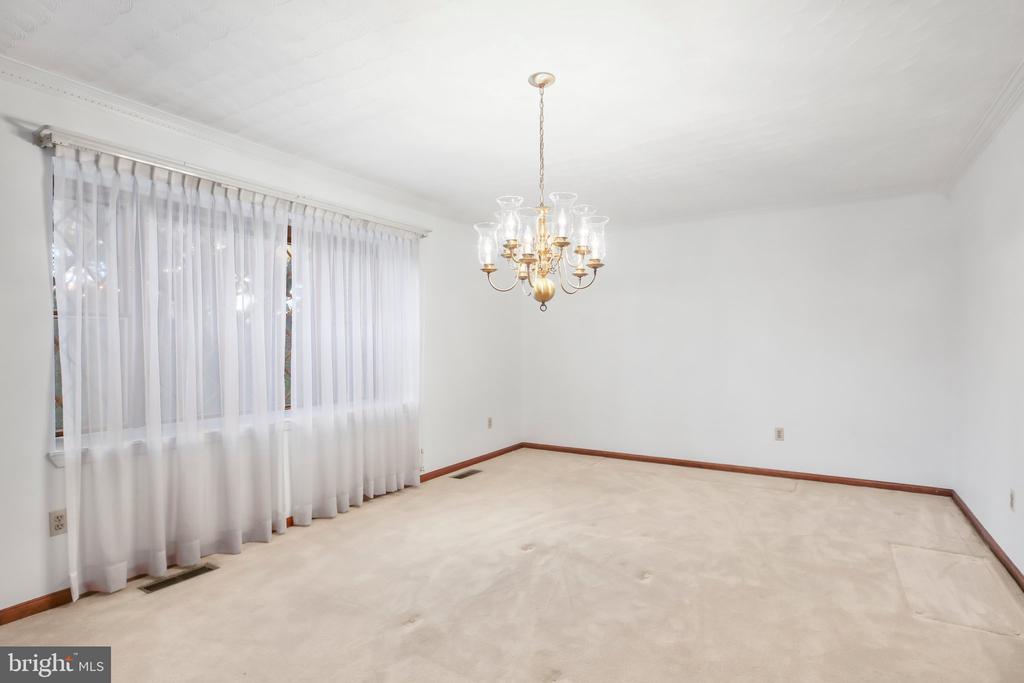 1600 CLOVER DRIVE