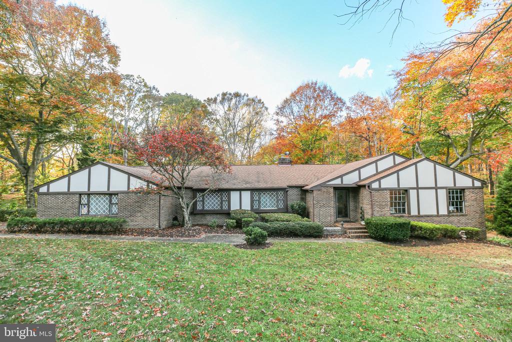 1600 CLOVER DRIVE
