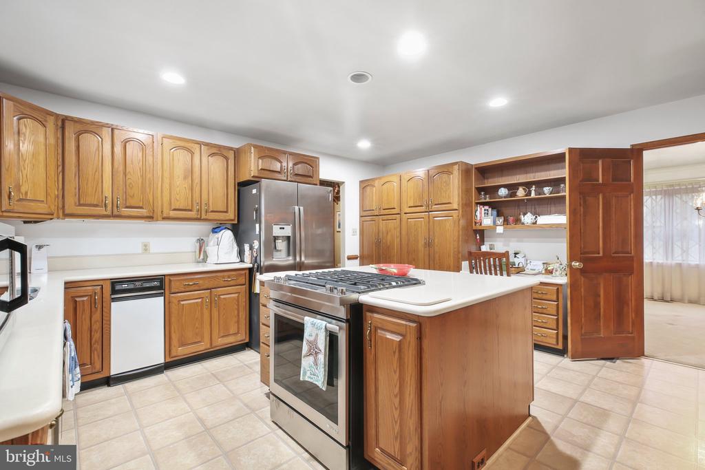1600 CLOVER DRIVE