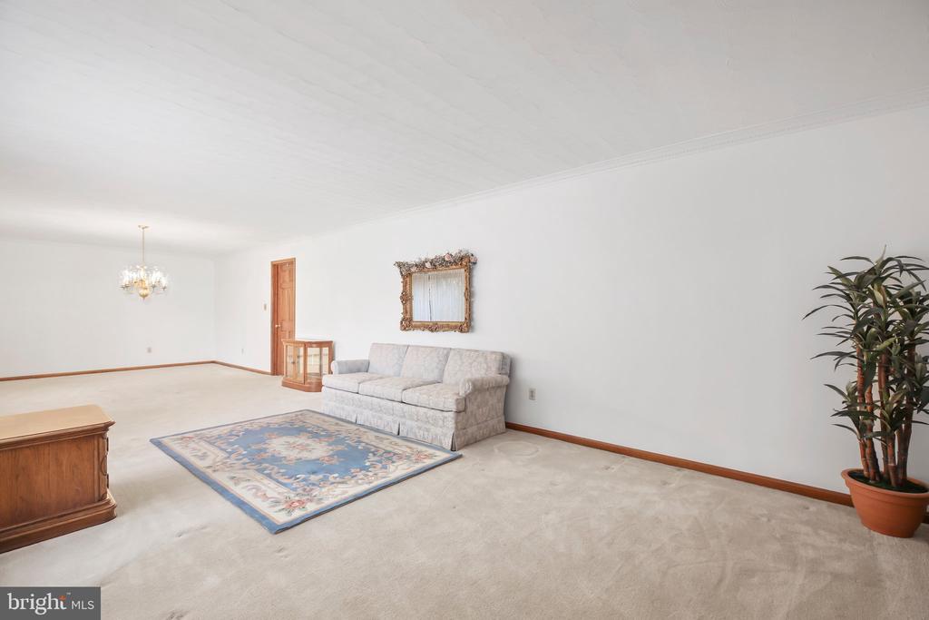 1600 CLOVER DRIVE