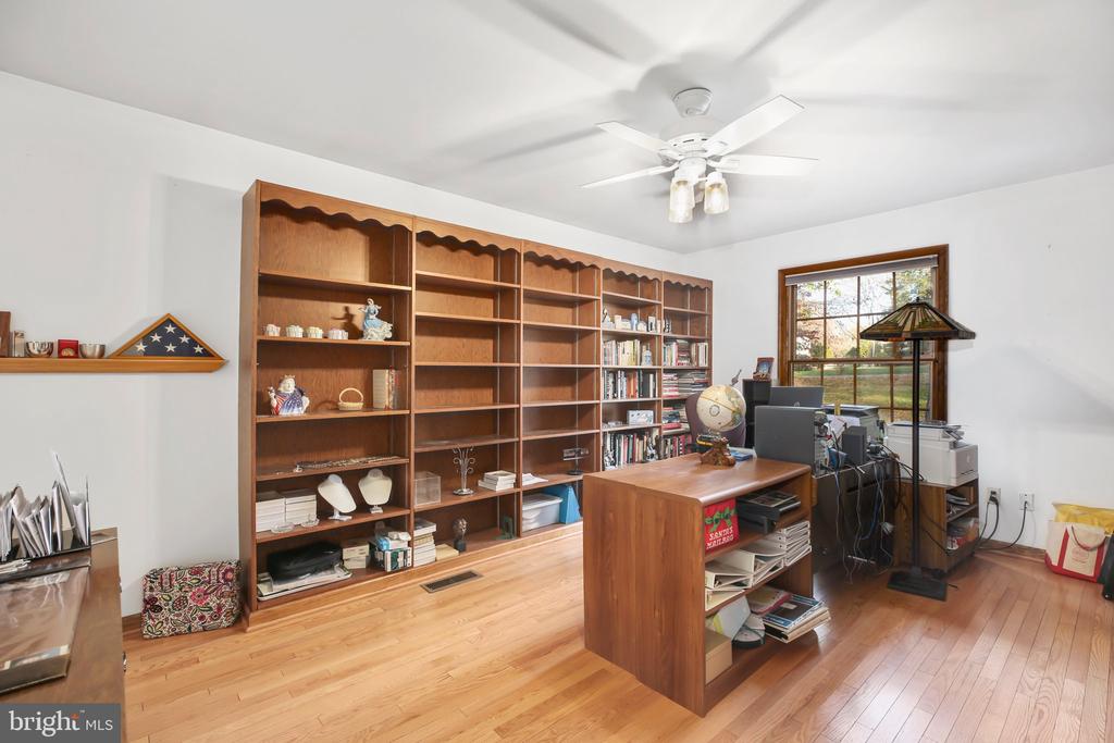 1600 CLOVER DRIVE