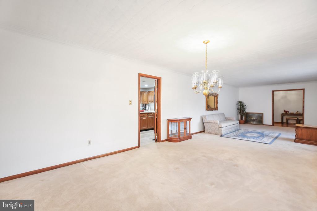 1600 CLOVER DRIVE