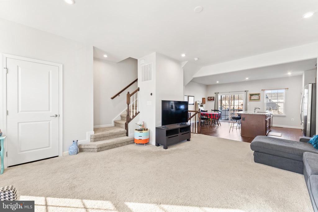 8422 DEVRIES LANE