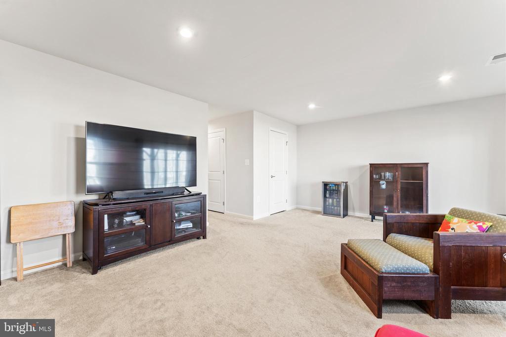 8422 DEVRIES LANE