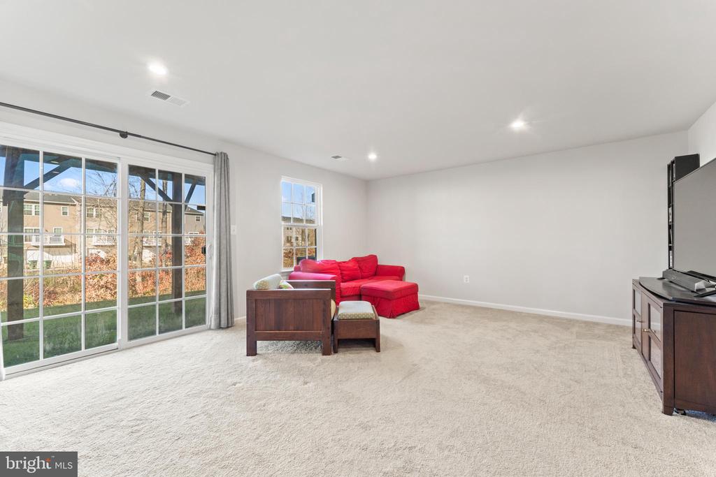 8422 DEVRIES LANE