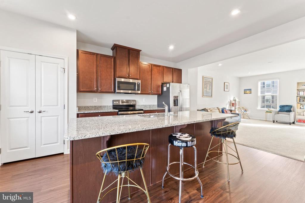 8422 DEVRIES LANE