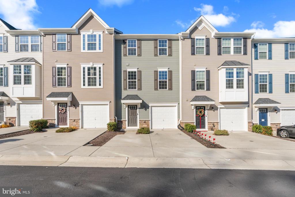 8422 DEVRIES LANE