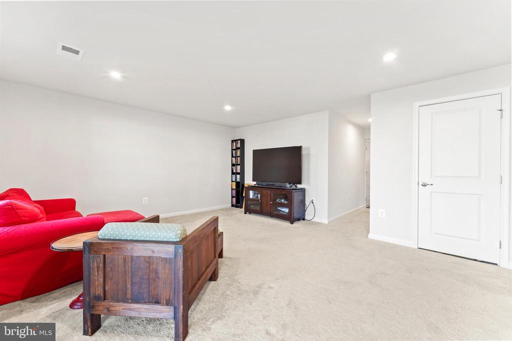8422 DEVRIES LANE