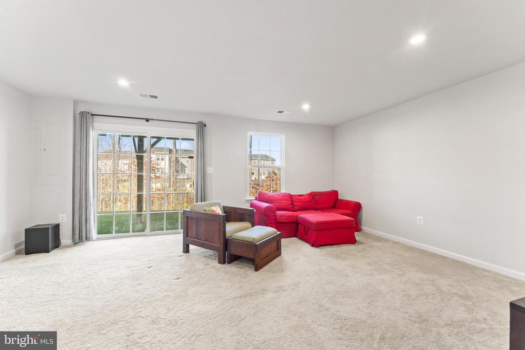 8422 DEVRIES LANE