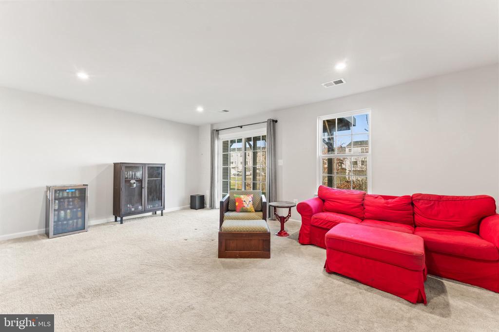 8422 DEVRIES LANE