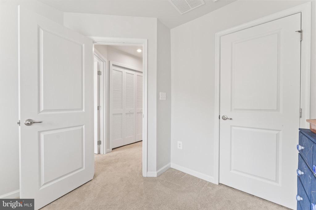 8422 DEVRIES LANE