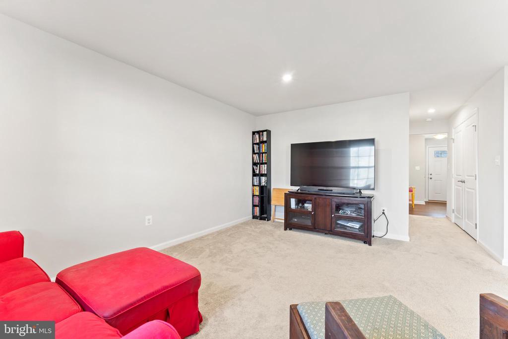 8422 DEVRIES LANE