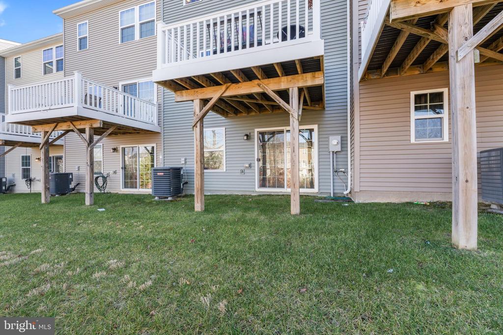 8422 DEVRIES LANE