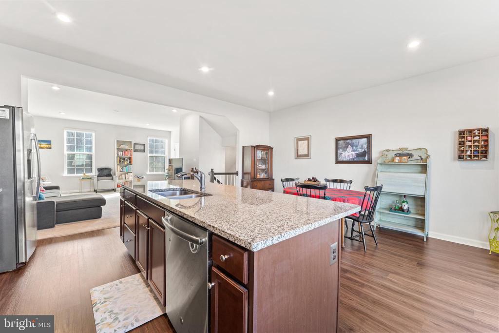 8422 DEVRIES LANE