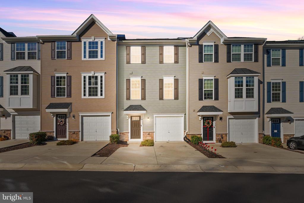 8422 DEVRIES LANE
