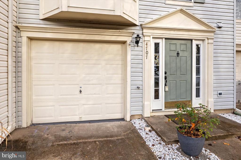 4707 COLONNADE WAY