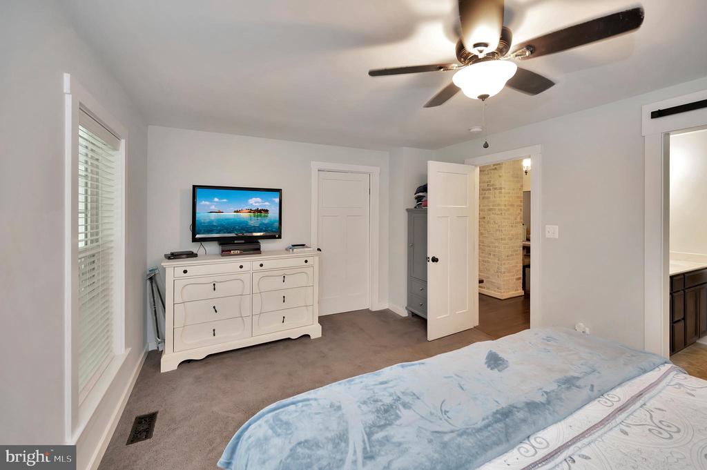 11511 CATHARPIN ROAD