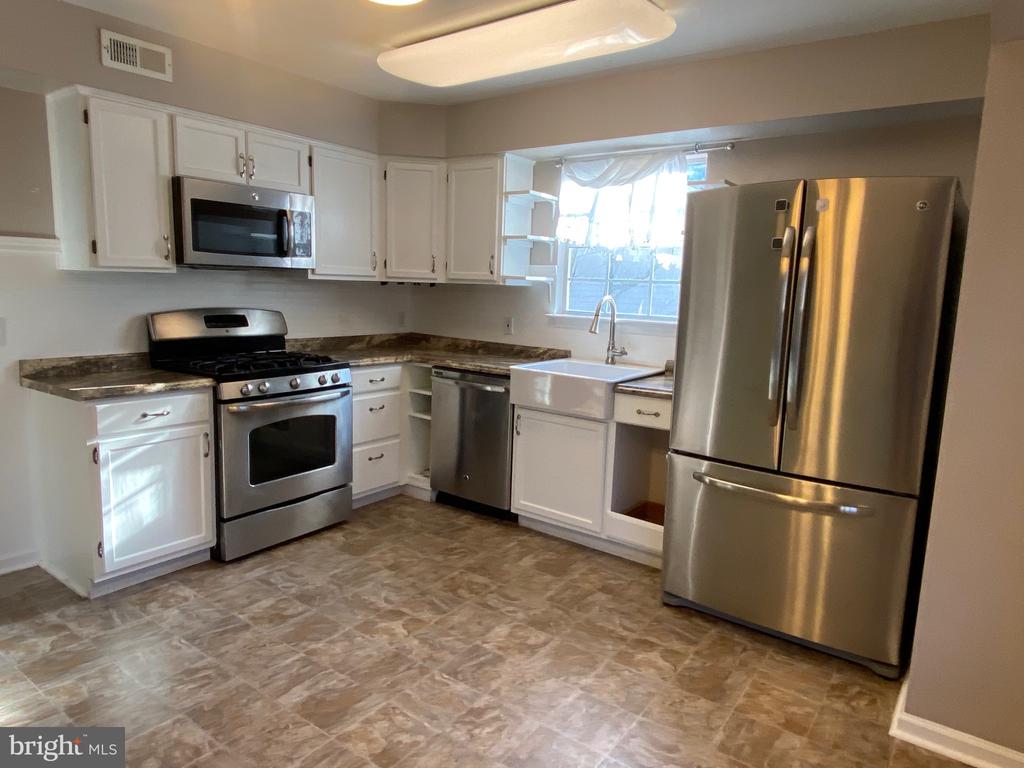 10704 HEATHERWOOD DRIVE