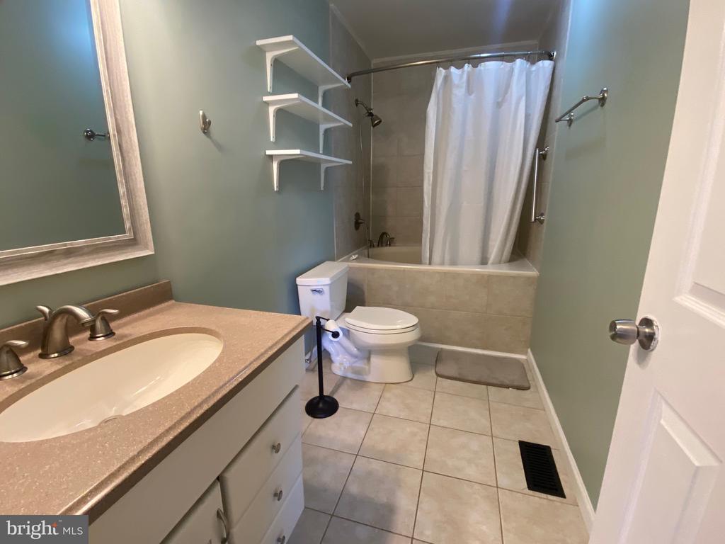 10704 HEATHERWOOD DRIVE