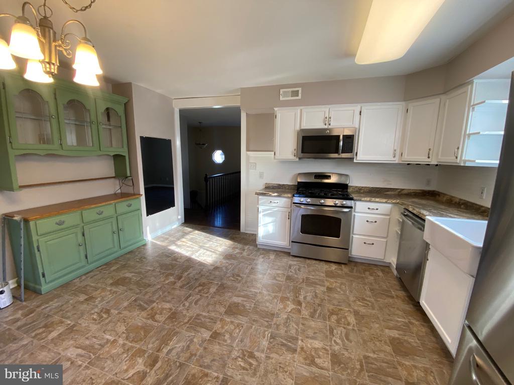 10704 HEATHERWOOD DRIVE