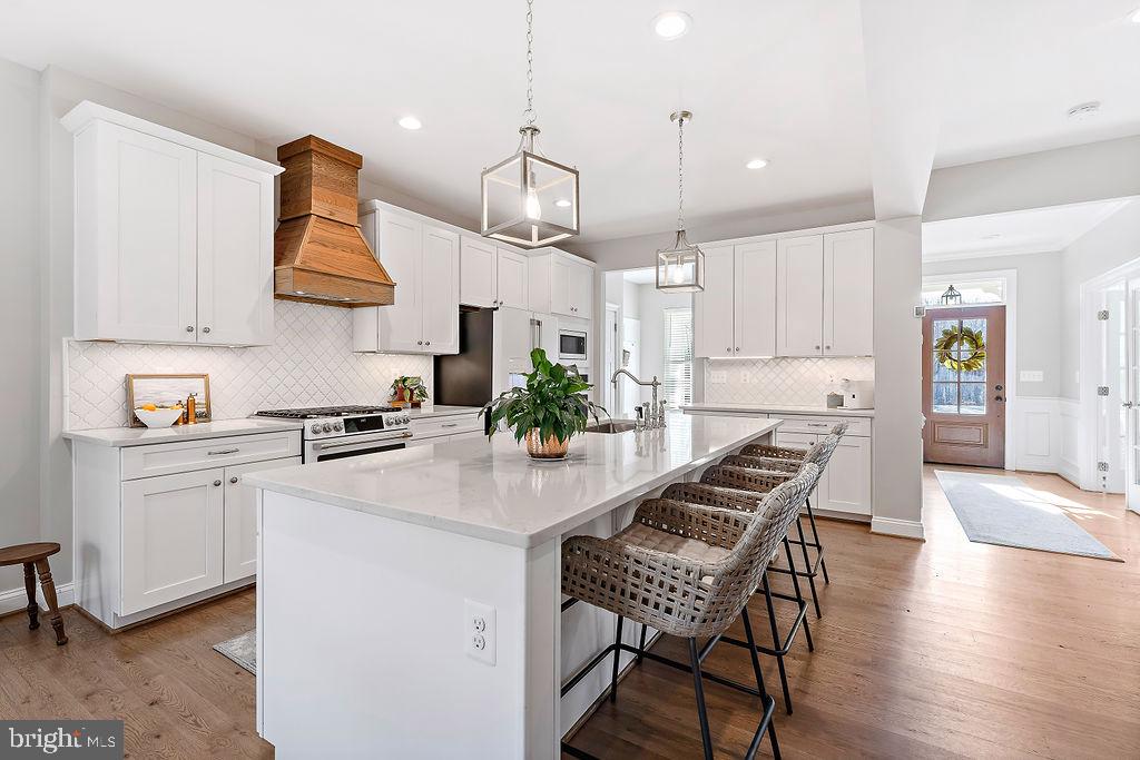 7701 RIPARIAN COURT