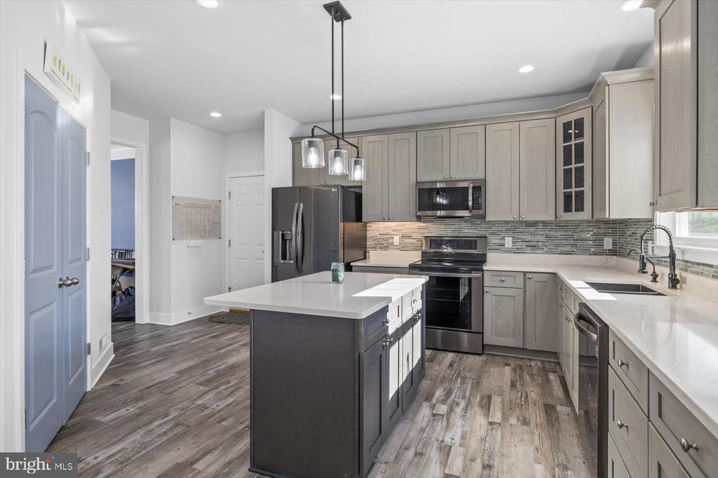 9102 ROYAL COURT