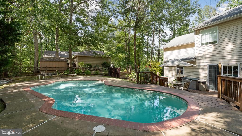 11900 OAKHURST DRIVE