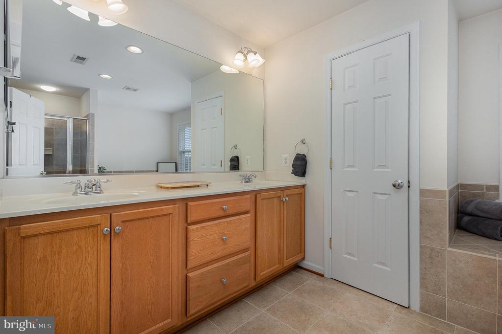 10114 LEES CROSSING LANE