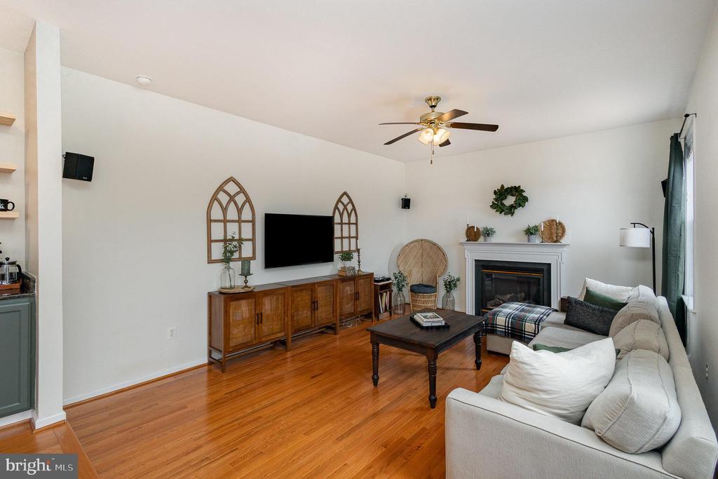 10114 LEES CROSSING LANE