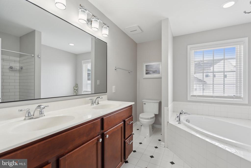 10403 SILVER CREEK COURT