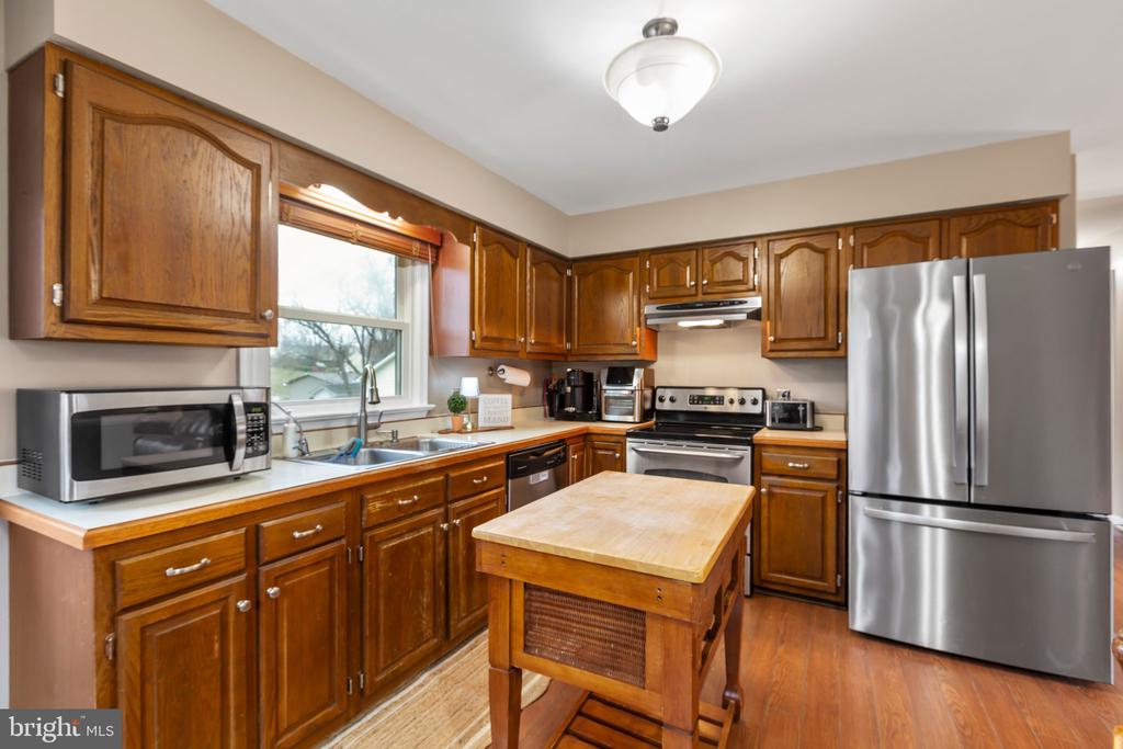 11404 WARNER DRIVE