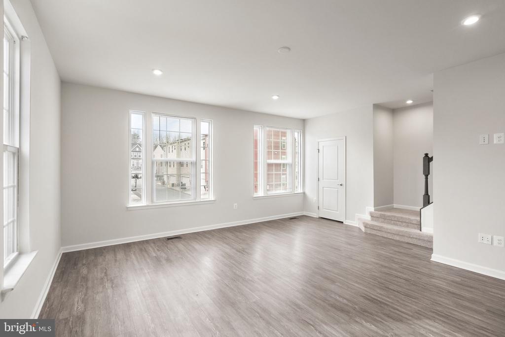 9844 CEDARMASS CIRCLE