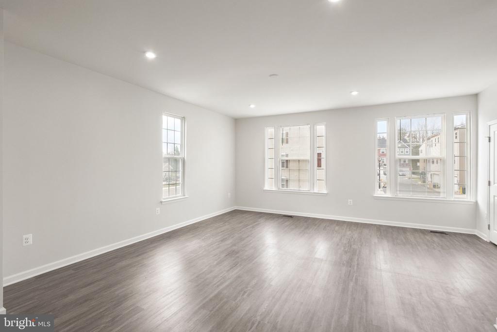 9844 CEDARMASS CIRCLE