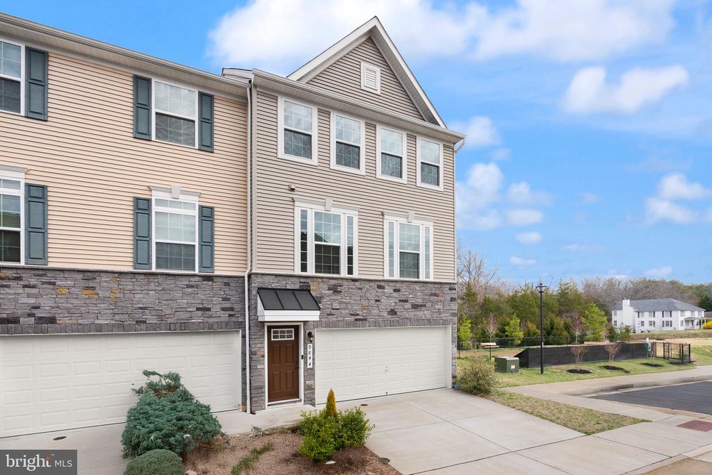 9844 CEDARMASS CIRCLE