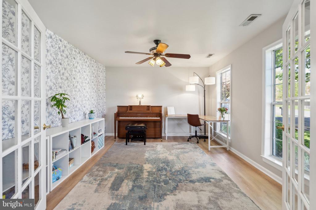 6400 WILLOW POND DRIVE