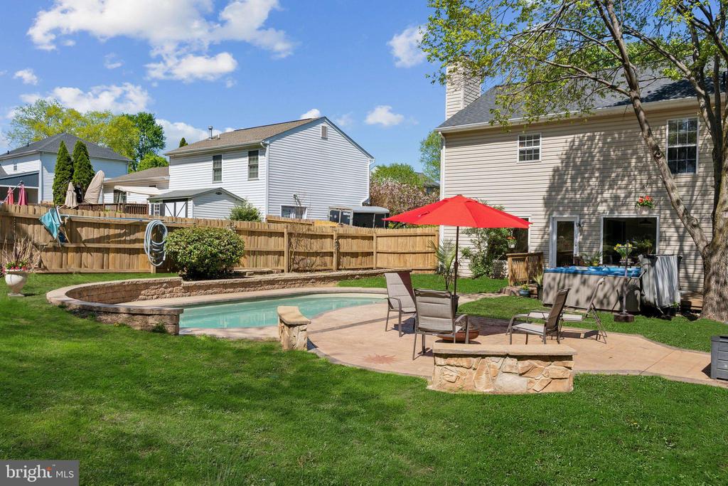 6400 WILLOW POND DRIVE