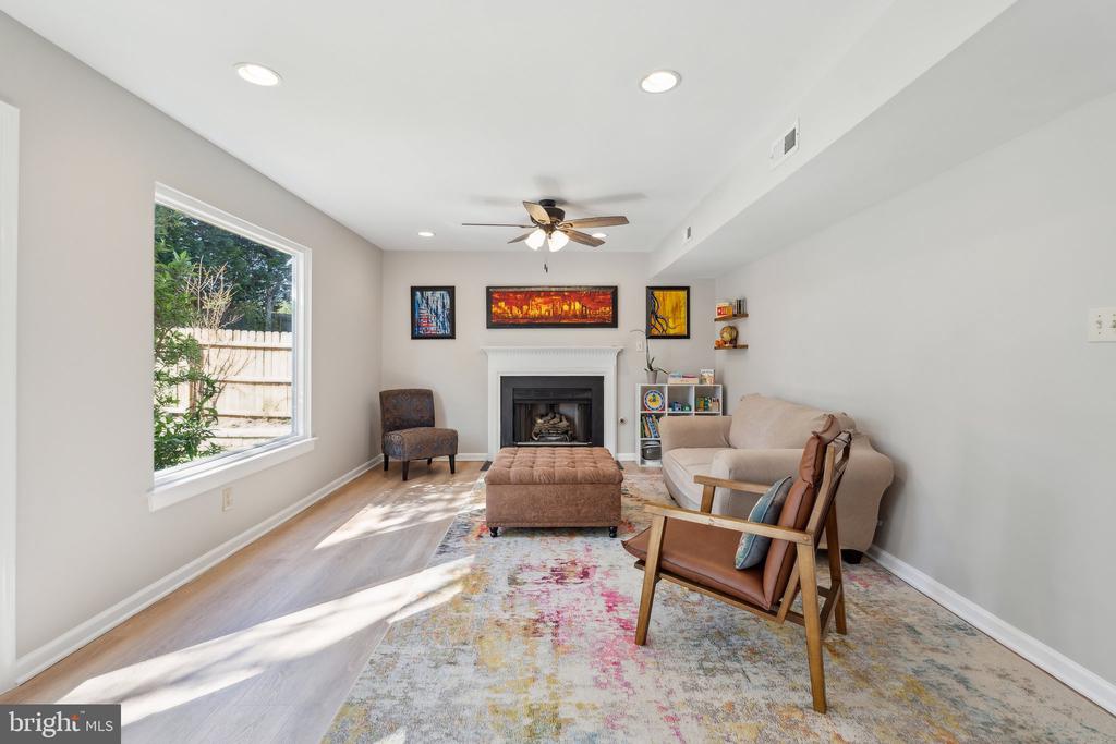 6400 WILLOW POND DRIVE