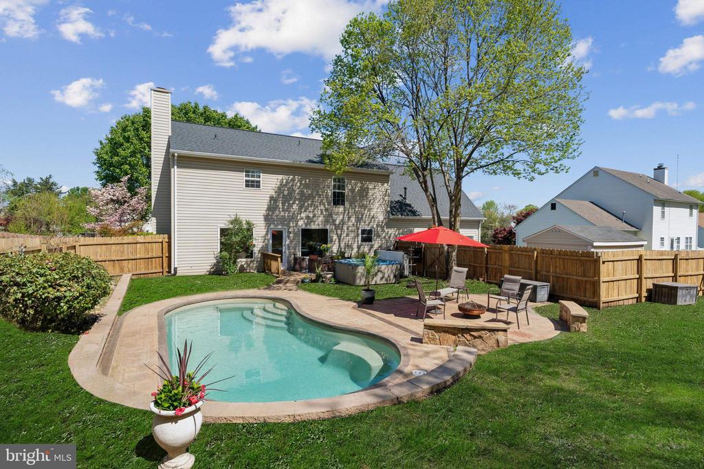 6400 WILLOW POND DRIVE
