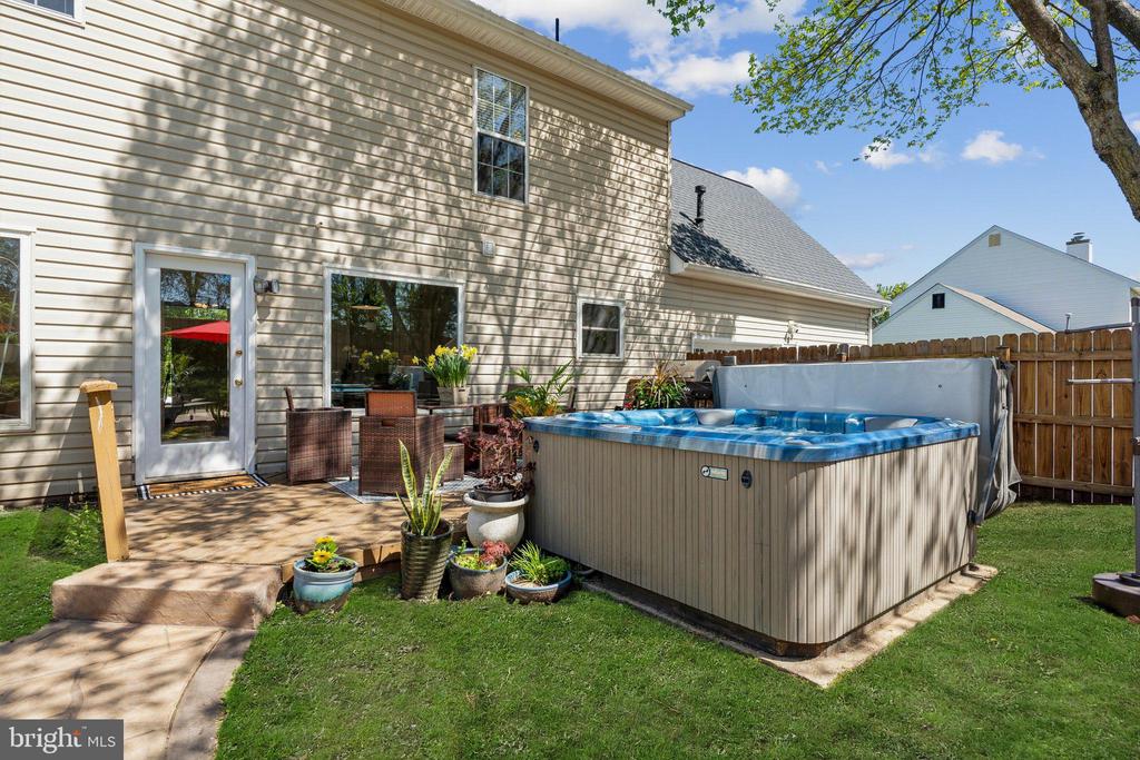 6400 WILLOW POND DRIVE