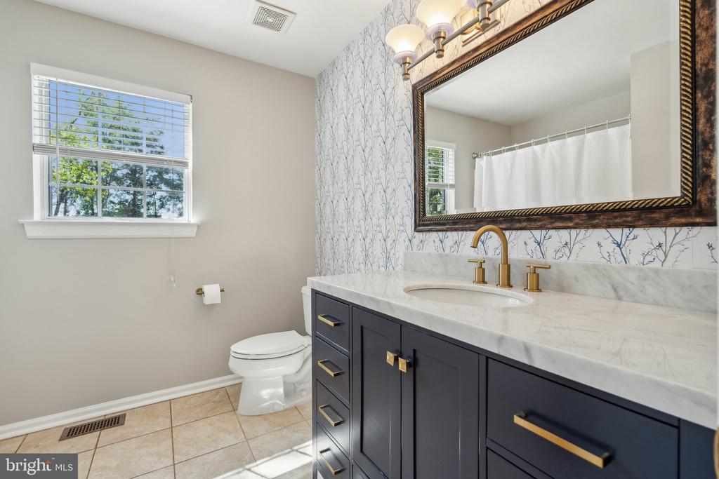 6400 WILLOW POND DRIVE