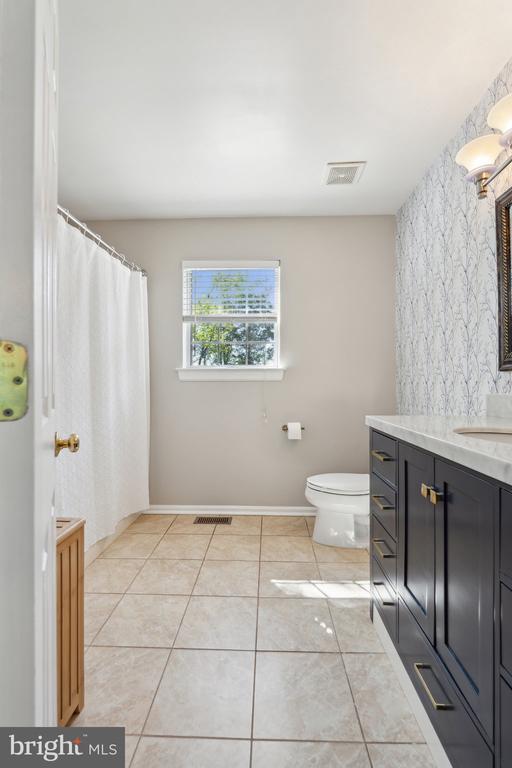 6400 WILLOW POND DRIVE